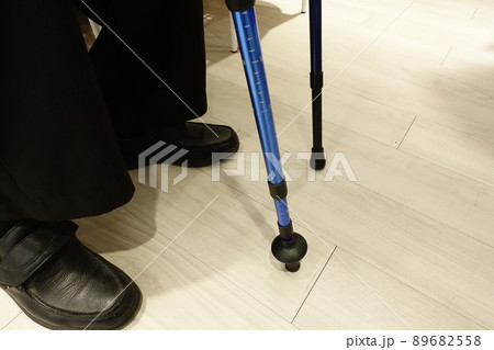 松葉杖 まつばづえ つえ 89682558