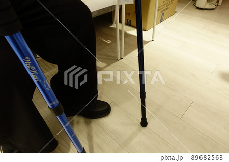 松葉杖 まつばづえ つえ 89682563