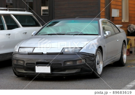 シルバーのスポーツカー　イメージ 89683619