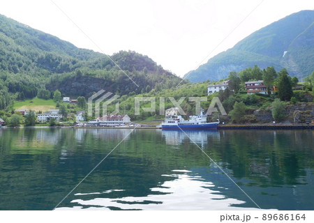 ノルウェー ネーロイフィヨルド フロム ノルウェー ネーロイフィヨルド フロム 89686164