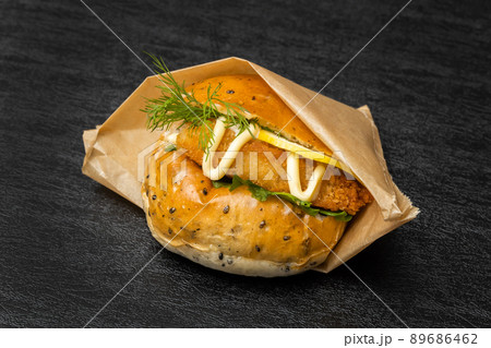 アウトドアでサンドウィッチ　Outdoor Home Made Sandwich  89686462