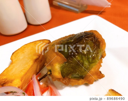 【ペルー】ペルーの名物料理「ロコト・レジェーノ」（クスコ） 89686490