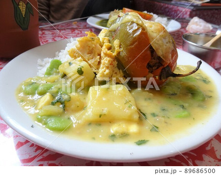 【ペルー】ペルーの名物料理「ロコト・レジェーノ」（クスコ） 89686500