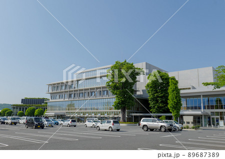 秩父市役所と駐車場 89687389