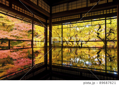 紅葉の瑠璃光院 京都の紅葉名所 SNS映えスポット もみじと日本庭園 紅葉の瑠璃光院 京都の紅葉名所 SNS映えスポット もみじと日本庭園 89687621