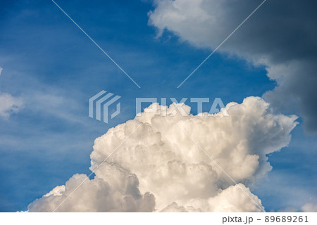 Beautiful Cumulus Clouds on Clear Blue Sky - Photography Full Frame 89689261