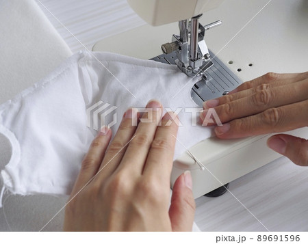 布マスクの縫製 89691596