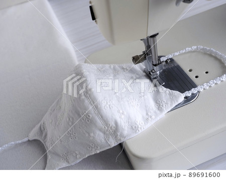 エンブロイダリーレースのマスク製作 89691600