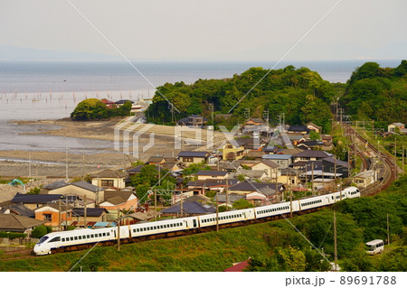夕陽を浴び肥前飯田を通過する885系・白いかもめ 89691788