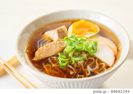 こんにゃく麵のしょうゆラーメン こんにゃく麵のしょうゆラーメン 89692294