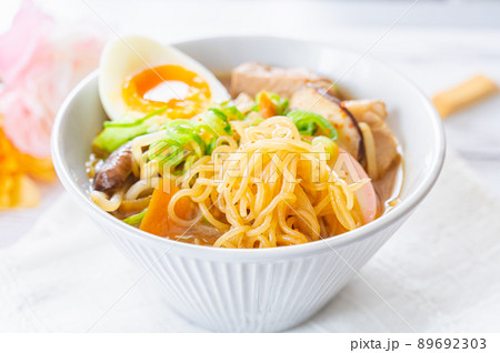 こんにゃく麺の味噌ラーメン 89692303