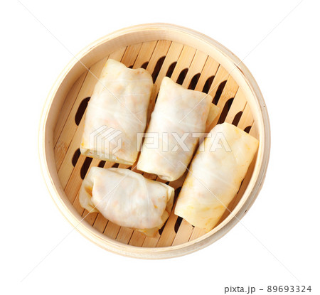 Bamboo steamer with delicious cabbage rolls isolated on white, top view 89693324