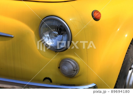 黄色いイタリア車 イメージ 黄色いイタリア車 イメージ 89694180