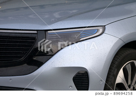 車のヘッドライト イメージ 車のヘッドライト イメージ 89694258