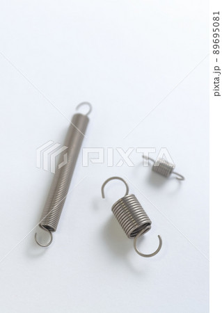 引張コイルばね（ばね、スプリング） 89695081