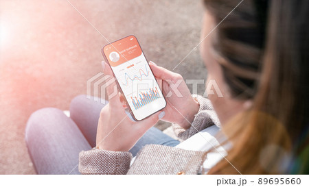 Pregnancy app. Mobile pregnancy online maternity application. Pregnant mother using phone. Pregnancy, medicine, pharmaceutics, health care and people concept. Pregnancy app. Mobile pregnancy online maternity application. Pregnant mother using phone. Pregnancy, medicine, pharmaceutics, health care and people concept. 89695660