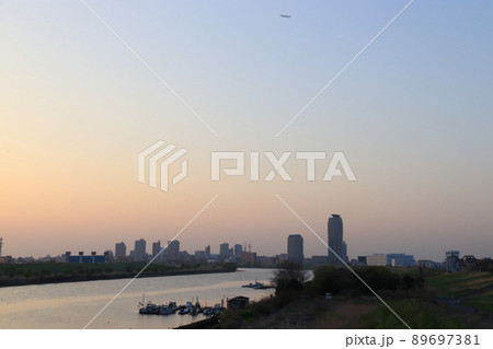 羽田空港・南風時の都心飛行ルート(埼玉県川口市・荒川/鹿浜橋) 羽田空港・南風時の都心飛行ルート(埼玉県川口市・荒川/鹿浜橋) 89697381