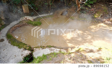 大分県別府市の温泉　地獄めぐりにあるかまど地獄　1丁目の温泉 89698152