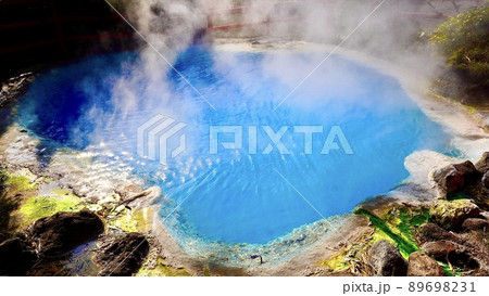 大分県別府市の温泉 地獄めぐりにあるかまど地獄 綺麗な水色をした3丁目の温泉 大分県別府市の温泉 地獄めぐりにあるかまど地獄 綺麗な水色をした3丁目の温泉 89698231