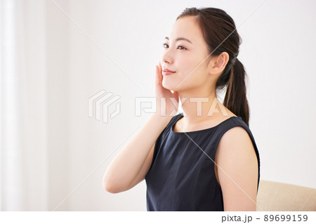 20代女性美白イメージ 89699159