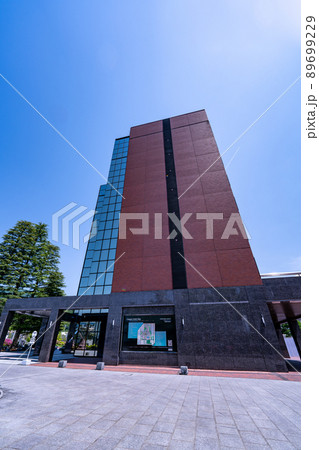 自然に囲まれた美しい山梨学院大学のキャンパス　総合大学　甲府市 89699229