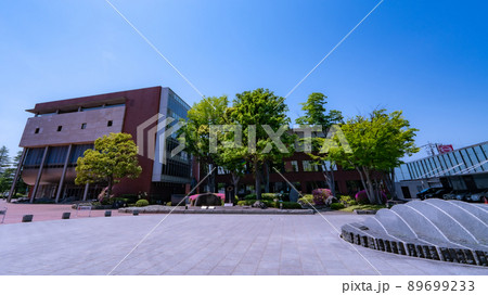 自然に囲まれた美しい山梨学院大学のキャンパス　総合大学　甲府市 89699233