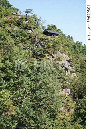 山寺の風景　山寺立石寺釈迦堂 89699301