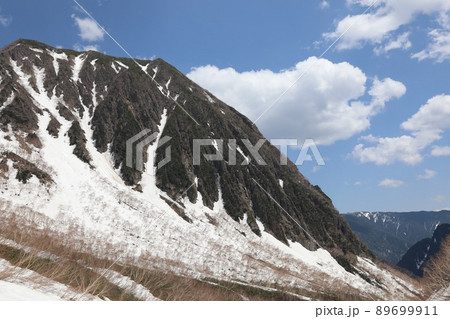 〔長野県・岐阜県/5月〕残雪期の槍沢上部からの眺め 赤沢山 〔長野県・岐阜県/5月〕残雪期の槍沢上部からの眺め 赤沢山 89699911