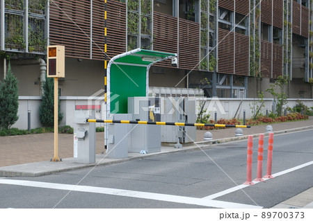 駐車場の出場ゲート 駐車場の出場ゲート 89700373