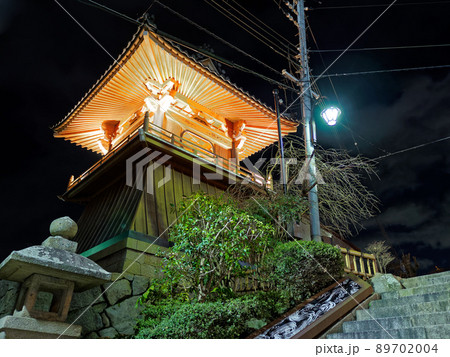 有馬温泉 ライトアップされた温泉寺鐘楼 89702004