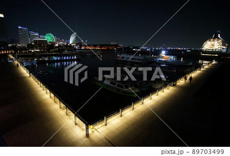 横浜港の夜景 89703499