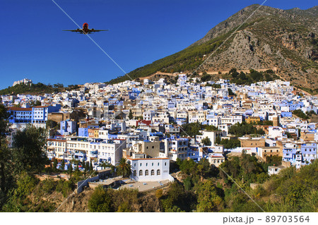 モロッコの青い街・シャウエンの景観 89703564