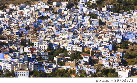 モロッコの青い街・シャウエンの景観 89703573