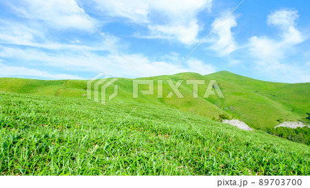 信州ビーナスライン・三峰山トレッキング 89703700