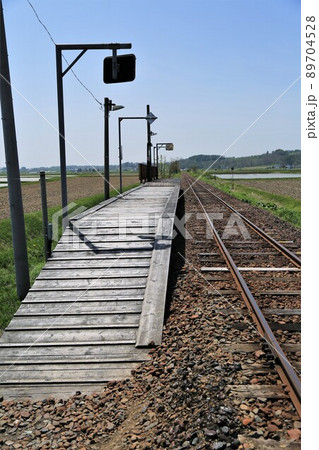廃線前の札沼線・南下徳富駅（北海道新十津川町） 89704528