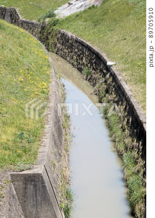 農業用水路　4月 89705910