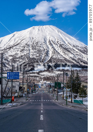 北海道　蝦夷富士山　羊蹄山　道路　真狩村 89705977