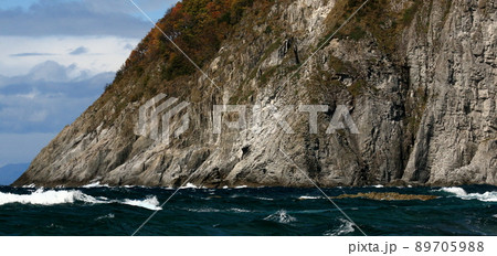 国定公園下北半島東海岸の断崖絶壁-2 89705988