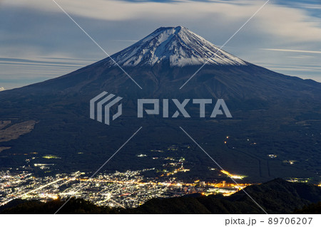 三ツ峠から見る月明かりの富士山 三ツ峠から見る月明かりの富士山 89706207