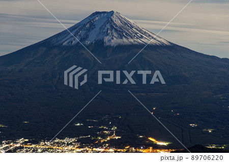 三ツ峠から見る月明かりの富士山 三ツ峠から見る月明かりの富士山 89706220