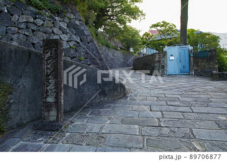 長崎県/ 朝のオランダ坂 89706877