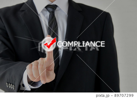 コンプライアンスとビジネスマン 89707299