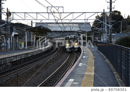 電車 89708301