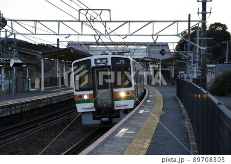電車 89708303