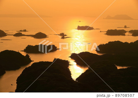 【長崎県】黄昏の九十九島（佐世保 展海峰） 89708507