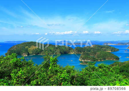 【長崎県】晴天下の九十九島(佐世保 船越) 【長崎県】晴天下の九十九島(佐世保 船越) 89708566