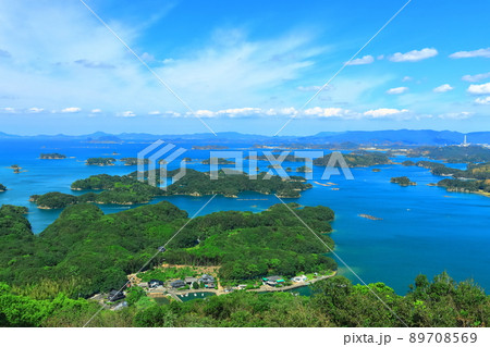 【長崎県】晴天下の九十九島（佐世保 展海峰） 89708569