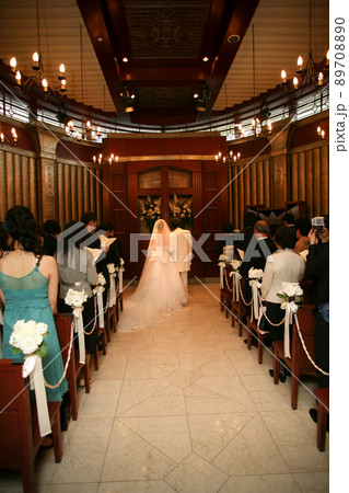 幸せなチャペルでの結婚式 幸せなチャペルでの結婚式 89708890