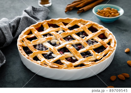 Almond and berry pie with lattice pastry 89709545