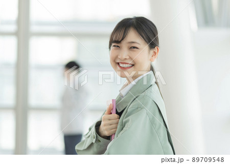 若い女性エンジニアイメージ 89709548